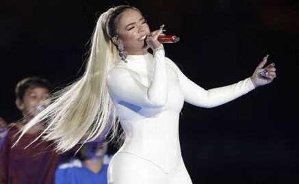 Karol G se percata de esto en su concierto y regaña a fans