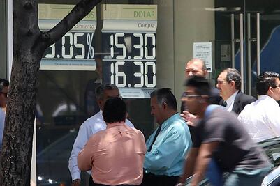 Apoya PAN medidas para contener caída del peso