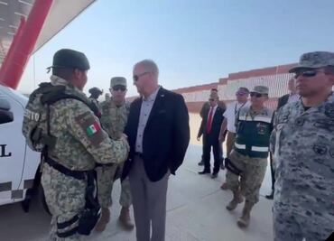 Embajador Ronald Johnson visita frontera con México; saluda a Ejército y Guardia Nacional en operativo espejo