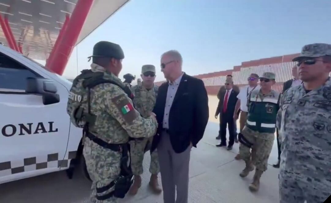 Embajador Ronald Johnson visita frontera con México; saluda a Ejército y Guardia Nacional en operativo espejo. Foto: Captura de pantalla