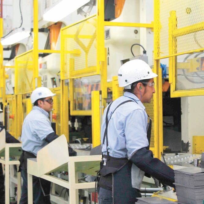 El gobierno busca que industriales, empresas y cámaras sean más participativos en la presentación de Normas Mexicanas (NMX). ARCHIVO EL UNIVERSAL