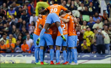 América golea al Pachuca en el estadio Azteca