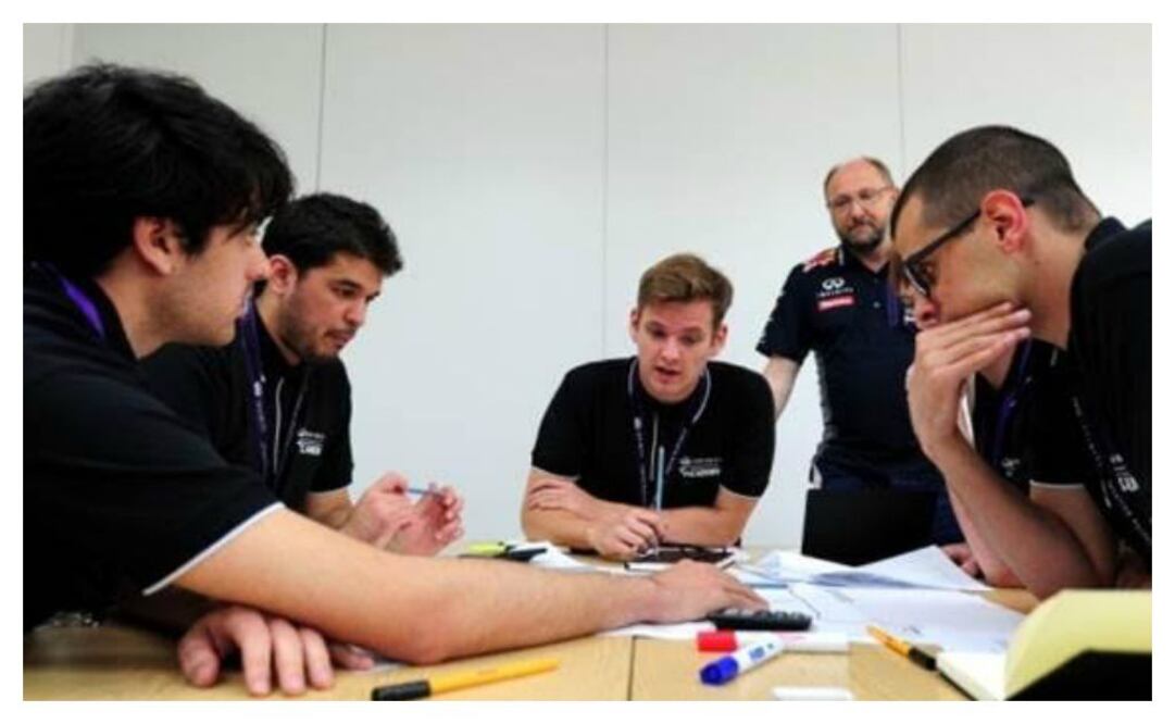 Los ganadores de Infiniti Performance Engineering Academy 2015 