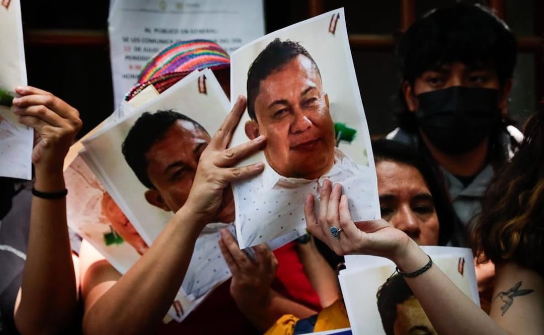 Protesta por el asesinato del periodista Nelson Matus, en la casa de Representación del estado de Guerrero en la CDMX. FOTO: Diego Simón Sánchez/EL UNIVERSAL