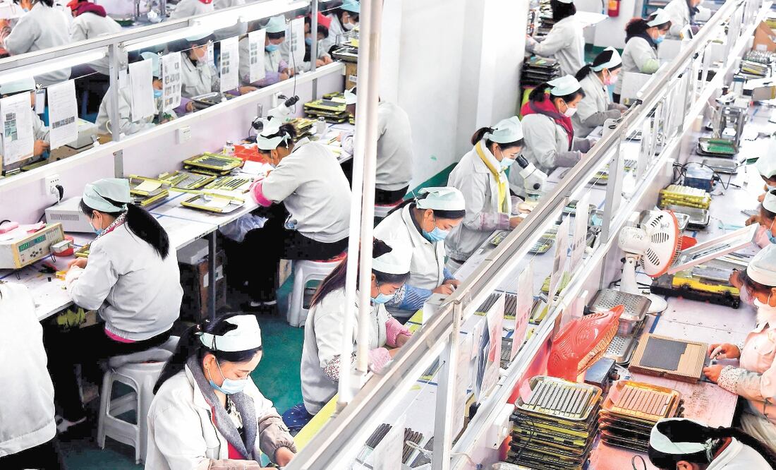 De acuerdo con la UNCTAD, en las últimas dos décadas China se convirtió en el principal proveedor de bienes intermedios del mundo con una participación cercana a 20%. TAO MING. XINHUA