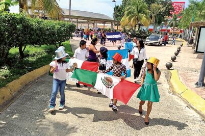 Niegan escuela a hijos de migrantes, acusan