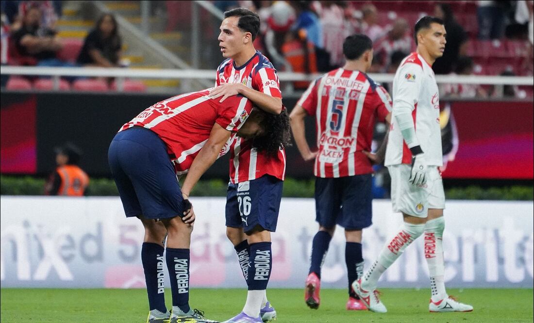 Chivas está en crisis por no ser capaz de adelantarse en la pizarra y por no saber controlar la ventaja / FOTO: Imago7