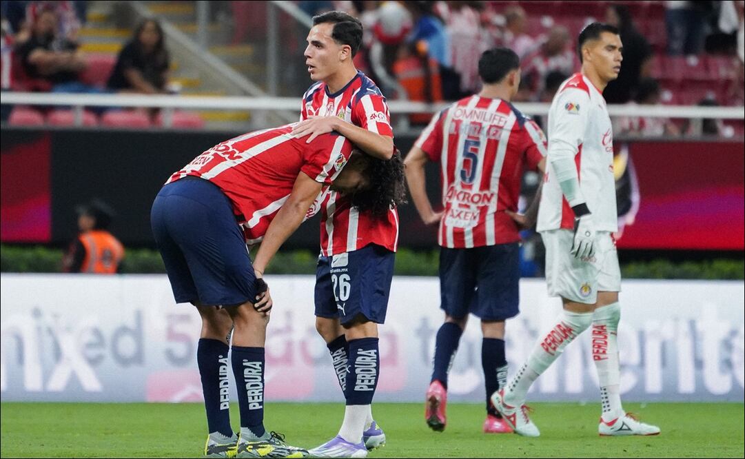 Chivas está en crisis por no ser capaz de adelantarse en la pizarra y por no saber controlar la ventaja / FOTO: Imago7
