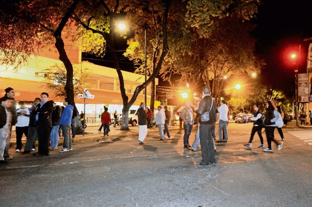 La Procuraduría General de Justicia de la Ciudad de México realiza investigaciones en tres bares que se encuentran sobre la avenida Acoxpa, al sur de la delegación Tlalpan (ARCHIVO EL UNIVERSAL)