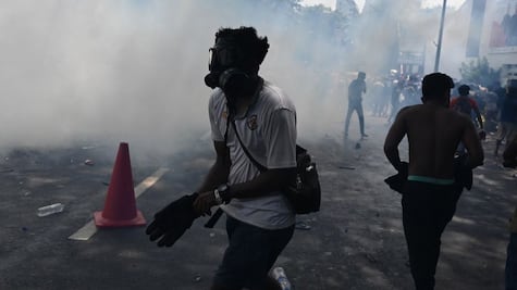 Presidente de Sri Lanka huye del país en un jet militar en medio de las protestas