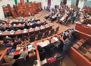 Chocan por cambios a Constitución por fiscalía