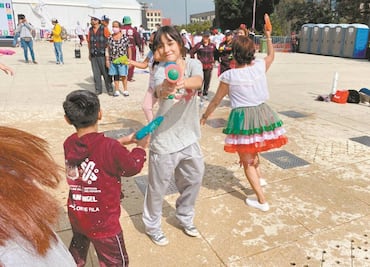 Niños dejan el celular por juegos tradicionales