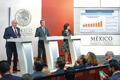 Disminuye 13% embarazo en niñas y adolescentes: Ssa
