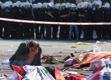 Suman 86 muertos por atentado en Turquía