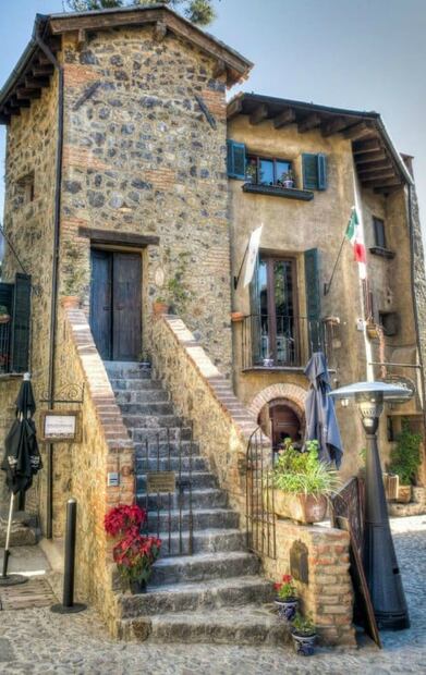 Hoteles en Val’Quirico para dormir en un pueblo con estilo medieval