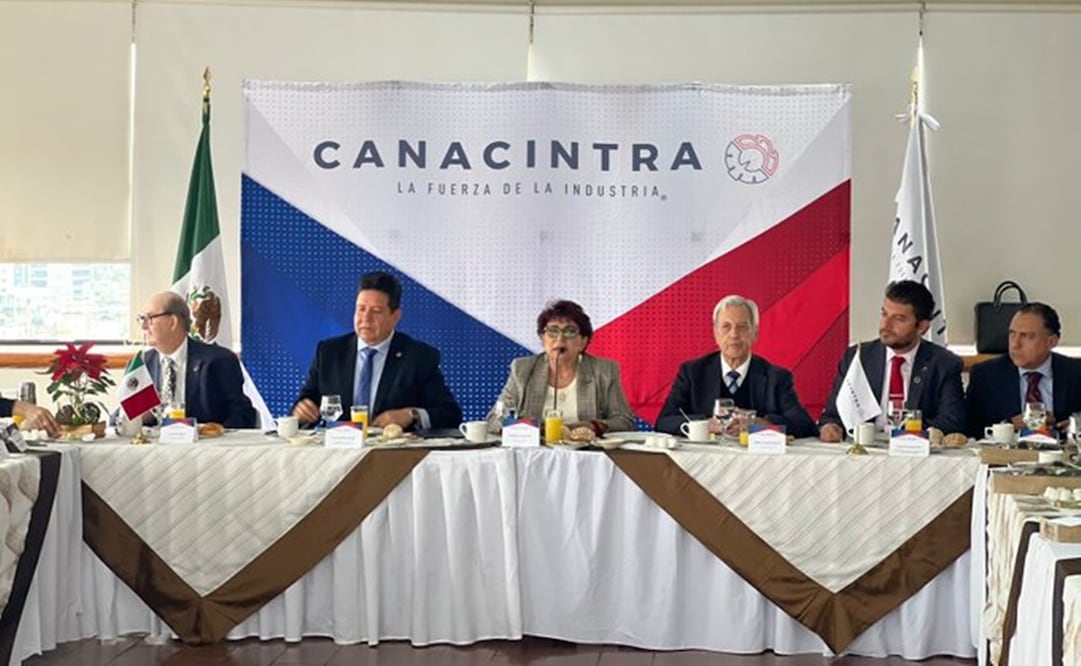 Aunque la jornada laboral actual es de ocho horas, en realidad las personas trabajan seis horas, porque se toman tiempo para desayunar y hacer otras cosas, señaló la presidenta de la Canacintra. Foto: X @CANACINTRAMex