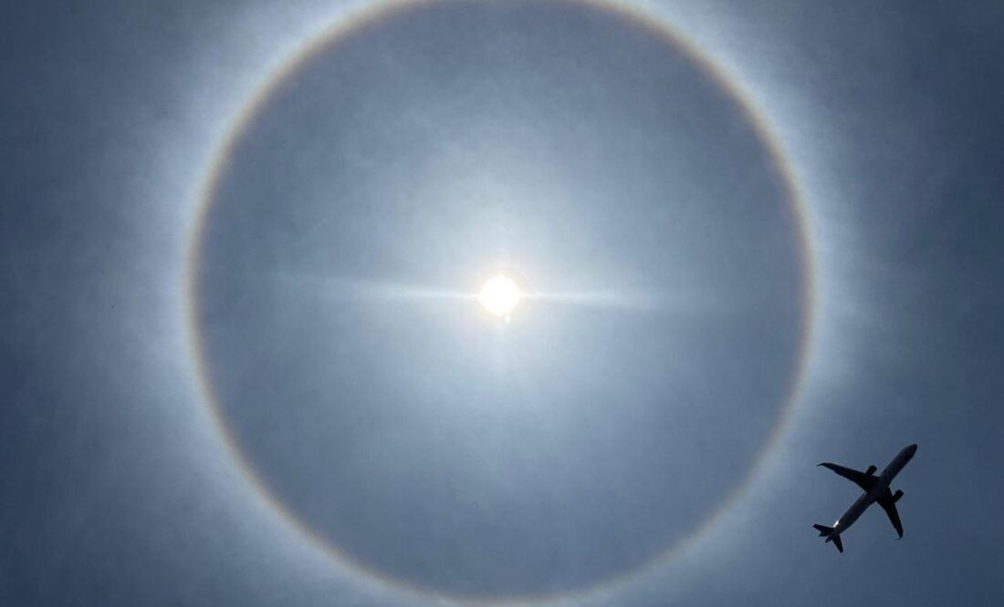 Un halo solar se apreció en la Ciudad de México, el 24 de mayo de 2025. Fotos: Darío Luna/ EL UNIVERSAL
