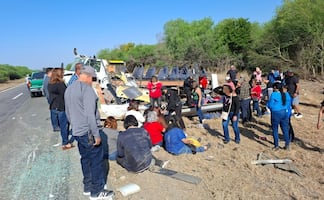 Vuelca autobús con peregrinos en carretera de Tamaulipas; reportan más de 10 lesionados  