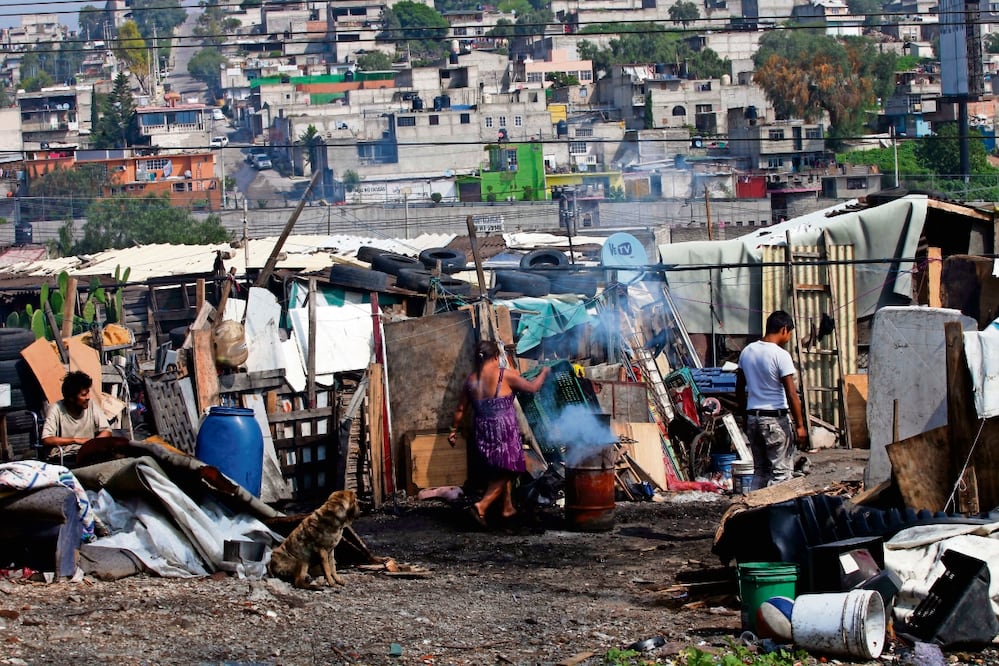 En México, dos tercios de la población presentan una carencia social, indican datos de Coneval. Foto: Archivo / El Universal