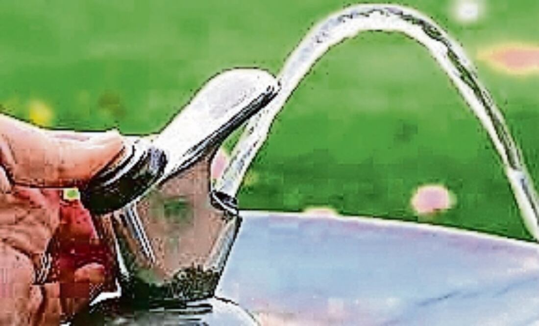 La falta de un suministro de agua potable en escuelas limita el aprendizaje de los alumnos. Foto: Archivo / EL UNIVERSAL