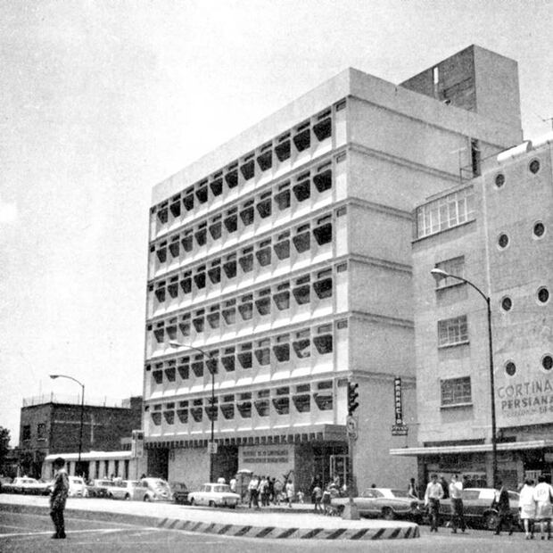 Edificio del STCM a la entrada de la estación Salto del Agua, el cual albergaba en su interior las oficinas del entonces Tribunal de lo Contencioso y Administrativo. Crédito. Col. Carlos Villasana.