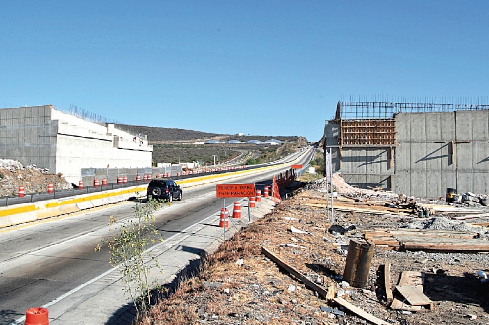 Las obras de infraestructura serán las que más resientan los recortes presupuestales de las entidades federativas, según el análisis de Moody’s (ARCHIVO EL UNIVERSAL)