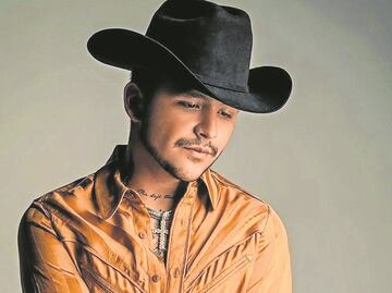 Pide Nodal hackear a disquera para recuperar sus redes