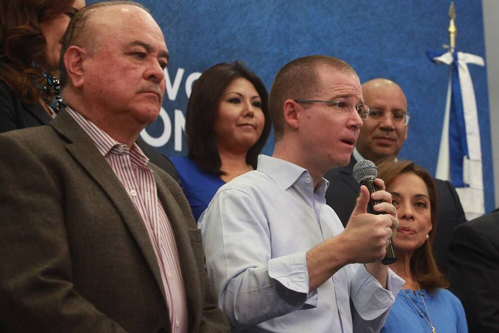 El recién designado coordinador de la Comisión de Transparencia y Reingeniería del Padrón de Militantes del PAN (izq.) enfatizó que en los próximos años se dará una depuración al interior de su partido (ARCHIVO EL UNIVERSAL)