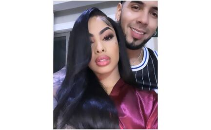 Hasta las lágrimas, Anuel AA sufre al cubrirse el tatuaje que se hizo de su ex Karol G