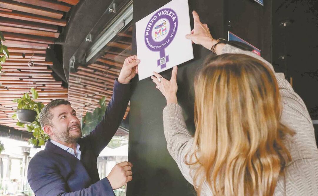 El alcalde Mauricio Tabe instaló los Puntos Violeta. Foto: Diego Simón/EL UNIVERSAL