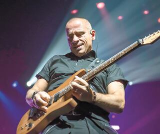 Eros Ramazzotti brinda show con romance y mensaje ecológico 