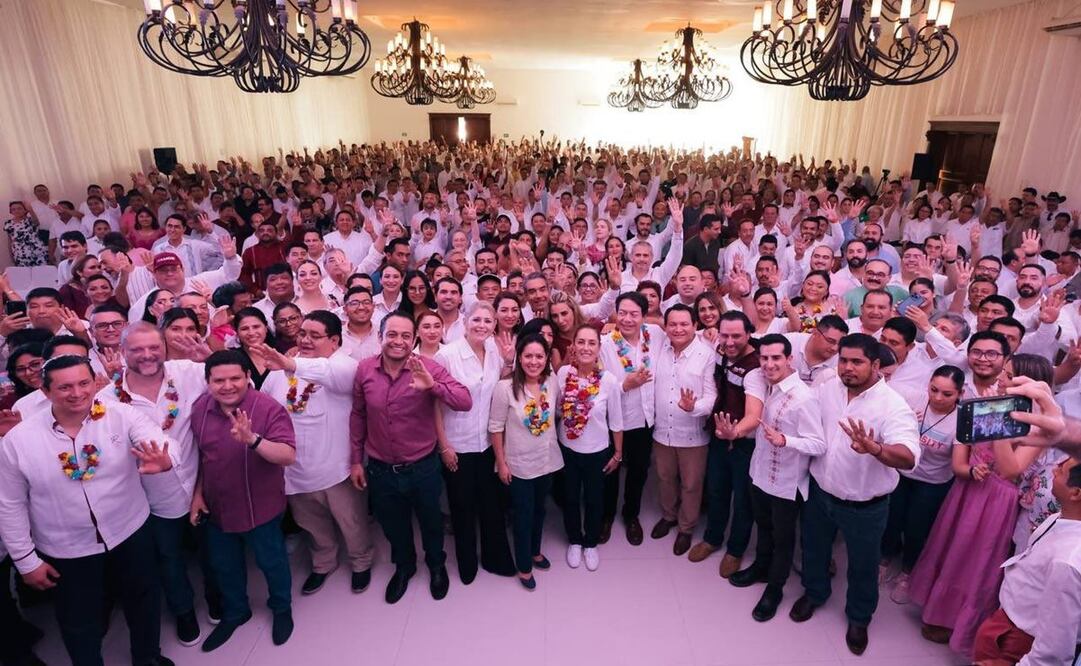 Líder de Morena, Mario Delgado, acompañado de la virtual candidata del partido Claudia Sheinbaum en reunión con militantes en Yucatán. Foto: Especial