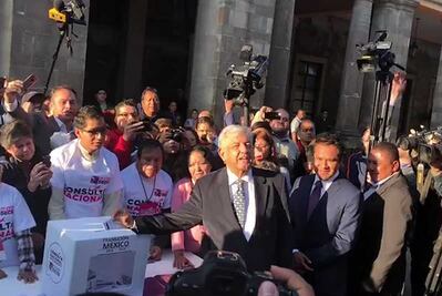 AMLO vota en consulta por nuevo aeropuerto