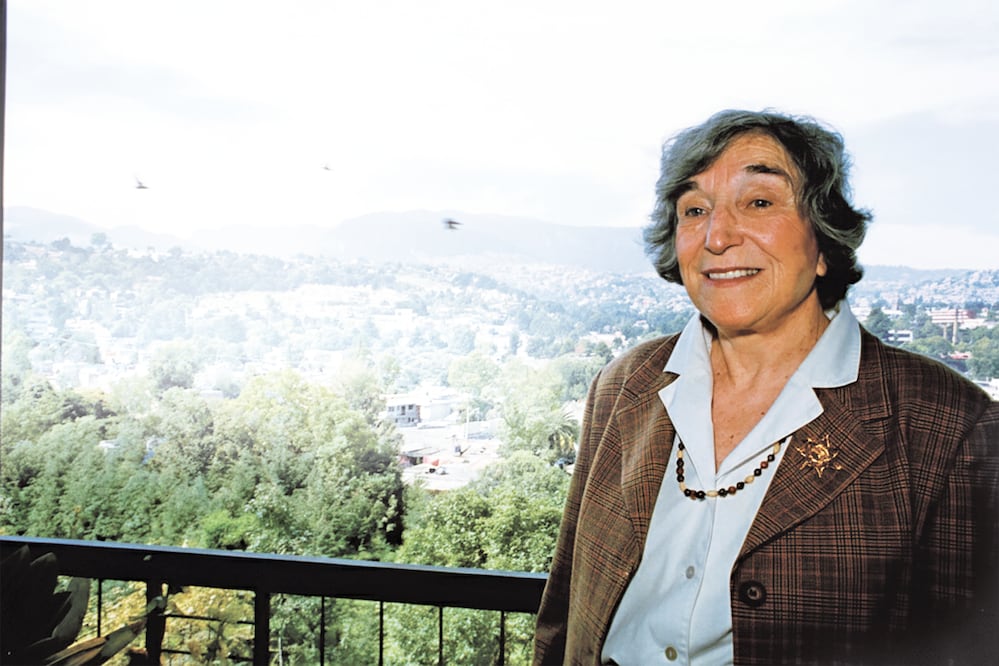 La filóloga Margit Frenk, durante una entrevista en su casa en el Pedregal, en 2000. Archivo El Universal