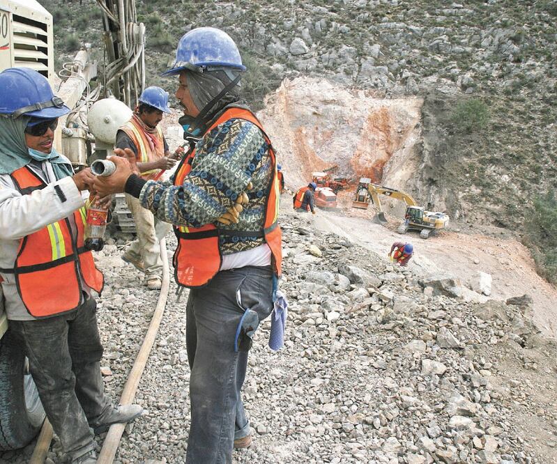En el caso de la producción minera, ésta ha retrocedido en 65 de los últimos 66 meses, y en septiembre cayó 2.8%. Foto/ARCHIVO EL UNIVERSAL