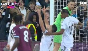 Raúl Jiménez anota en el triunfo del Fulham y le dedica de forma emotiva el gol a su padre 