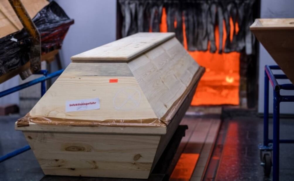Frenética actividad en crematorios en Alemania: incineran a 60 cadáveres al día por el Covid