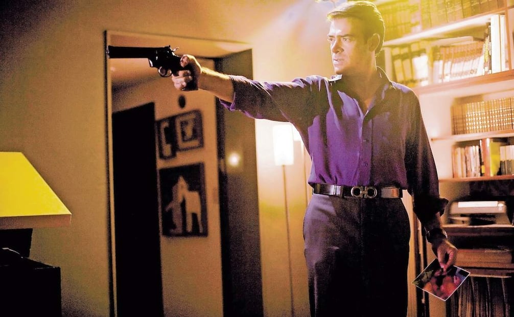 Debutó en los 80 con el grupo Fresas con Crema y suma cuatro décadas de actor; en la imagen, Simulacro (2008), serie colombiana. Fotos: Graciela y Toño Mauri, y Archivo / EL UNIVERSAL