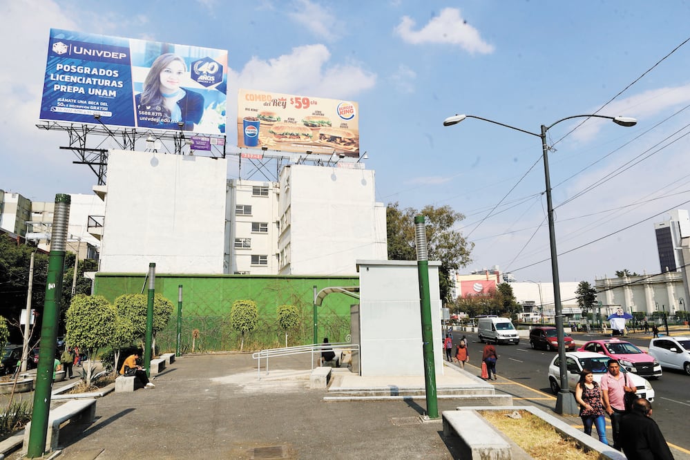 En Benito Juárez está la mayor cantidad de anuncios, 386 de 2 mil 353 que hay en la Ciudad de México; mientras que las alcaldías de Milpa Alta y Tláhuac sólo tienen uno cada una, según información del portal Datos Abiertos de la CDMX. FOTOS:IRVIN OLIVARES