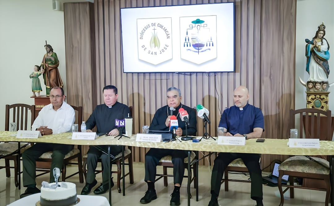 El obispo de Culiacán agradeció a los medios por su apoyo en la difusión de mensajes de la Iglesia | Foto: Especial.