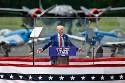 Trump arremete contra Harris, Barack y Michelle Obama