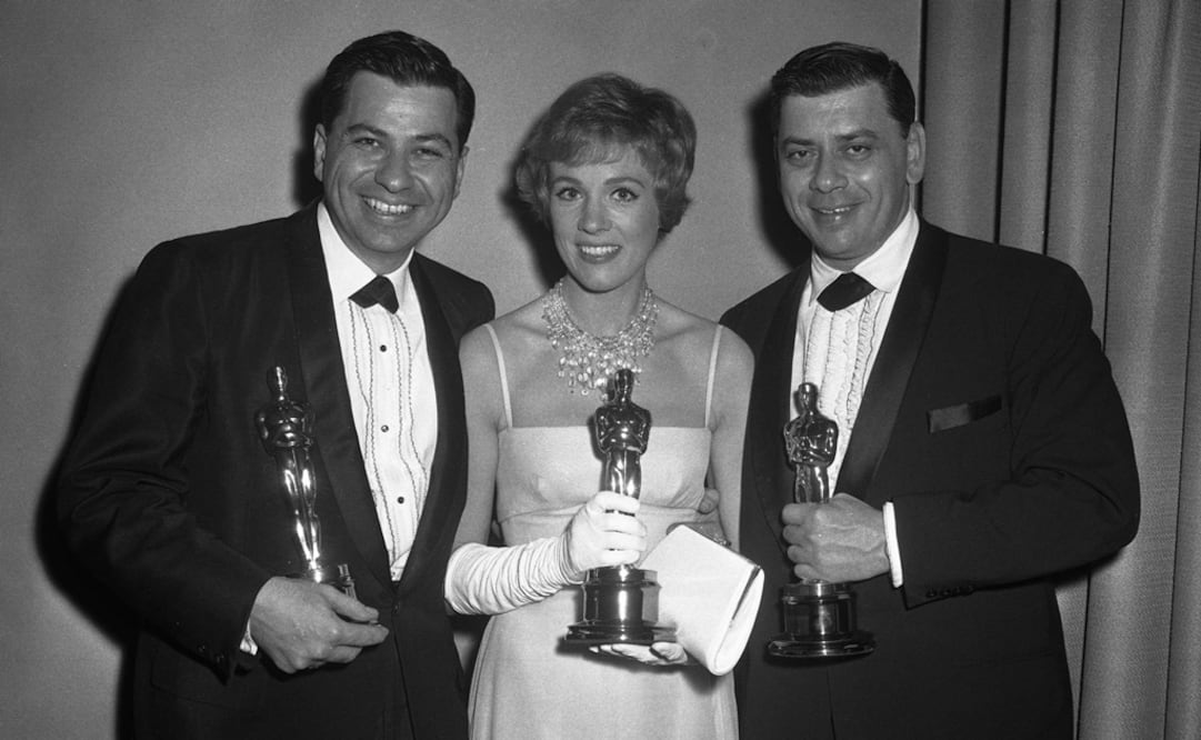 Los hermanos Sherman ganaron el Óscar a la mejor banda sonora original y a la mejor canción original "Chim Chim Cher-ee" por "Mary Poppins". Foto: REUTERS/AMPAS