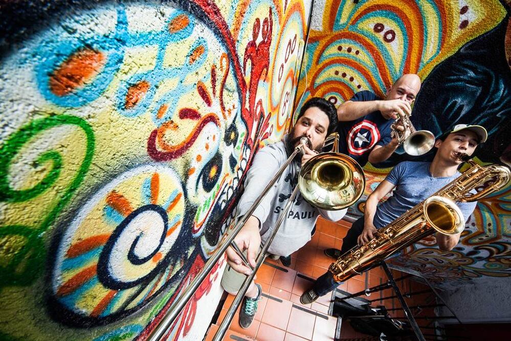 Panteón Rococó fue uno de los primeros grupos que cantó en el Zócalo de la ciudad de México en un tiempo en el que, dicen, "nadie quería tocar ahí"