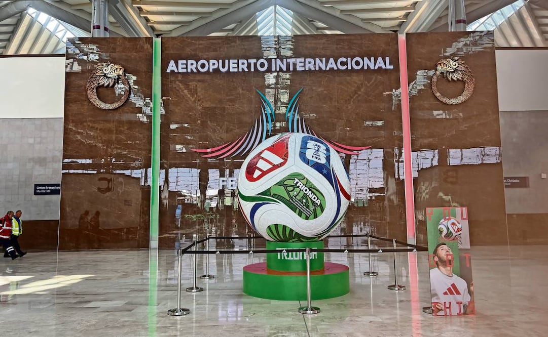 El trofeo de la Copa del Mundo llegó a la Base de Operaciones Mixtas, espacio elegido por la FIFA por sus condiciones de privacidad y seguridad, señaló el general Isidoro Pastor. Foto: ARTURO CONTRERAS/EL UNIVERSAL