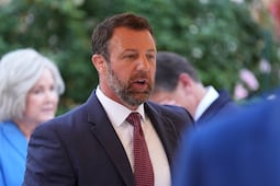 ¿Qué pasó con el avión del secretario de Seguridad de EU? Perdió un motor en pleno vuelo