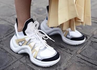 De la calle a las pasarelas: conoce todo sobre los famosos ‘ugly sneakers’