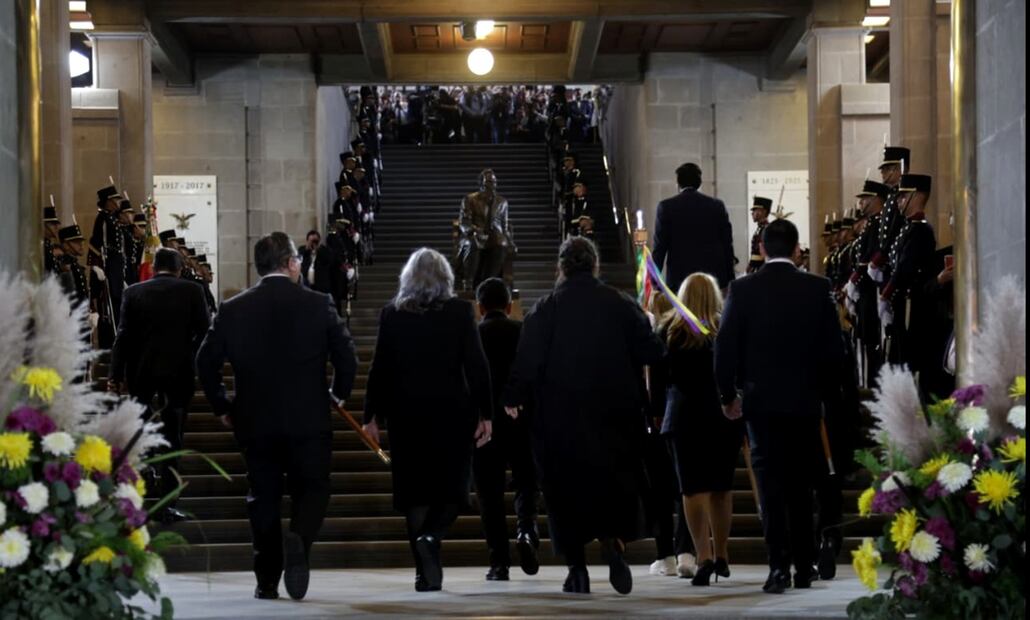 Los ministros Hugo Aguilar, Lenia Batres, Yasmín Esquivel, Loretta Ortiz Ahlf, María Estela Ríos González, Sara Irene Herrerías, Arístides Guerrero, Irving Espinosa Betanzo y Giovanni Azael Figueroa tras su presentación se dirigieron al interior de la sede de la SCJN. Foto: Carlos Mejía / EL UNIVERSAL