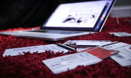 Falta de educación financiera complica el pago de deudas para trabajadores, afirma reparadora de crédito