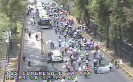 Manifestantes afectan tránsito en avenida Eduardo Molina