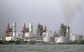Trump anuncia pacto para tomar petróleo venezolano